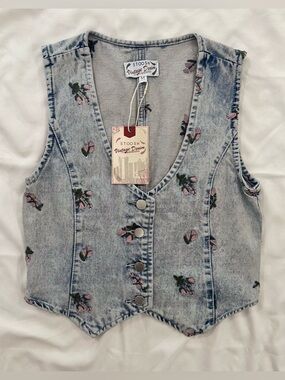 NWT Nina Vintage Floral Embroidered Vest, Light Wash Denim Juniors M Style 55502